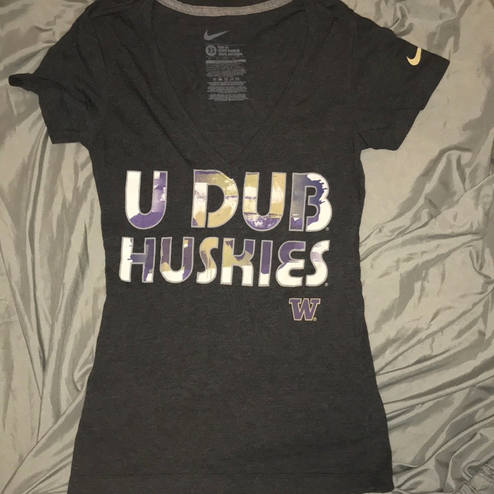Dark gray university of Washington t-shirt v-neck